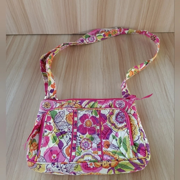 VERA BRADLEY quilted floral print cross body/shoulder bag - Picture 1 of 7